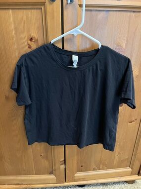 Lululemon black size 4 Cates Tee